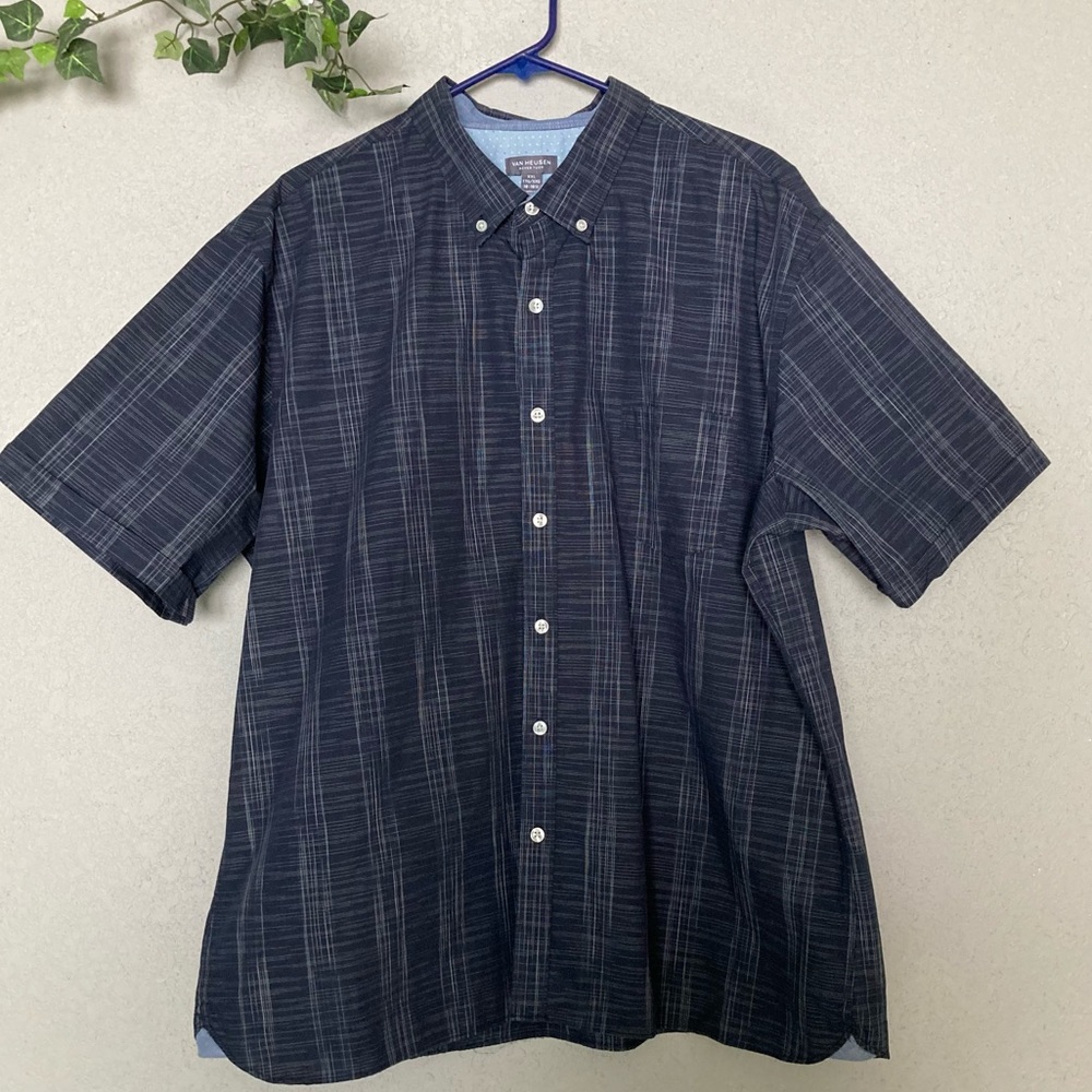 Van Heusen Men’s Short Sleeve Never Tuck Casual Dress Shirt